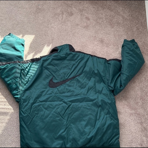 Vintage Nike Windbreaker/Puffer - Picture 2 of 2